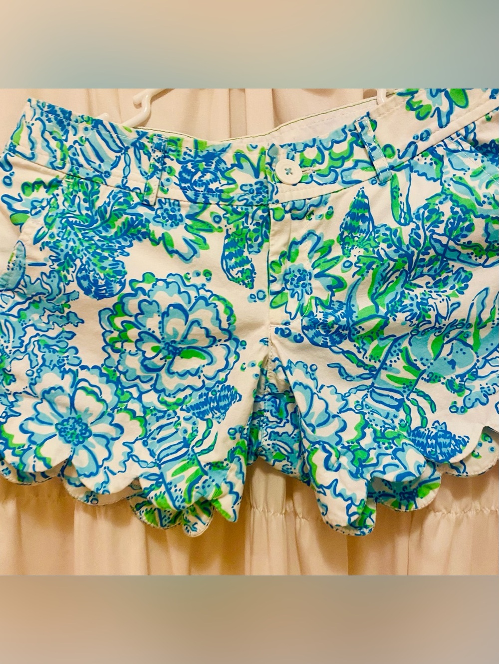 LIKE NEW LILLY Pulitzer “BUTTER  CUP Floral Print Women’s Shorts. Size 00